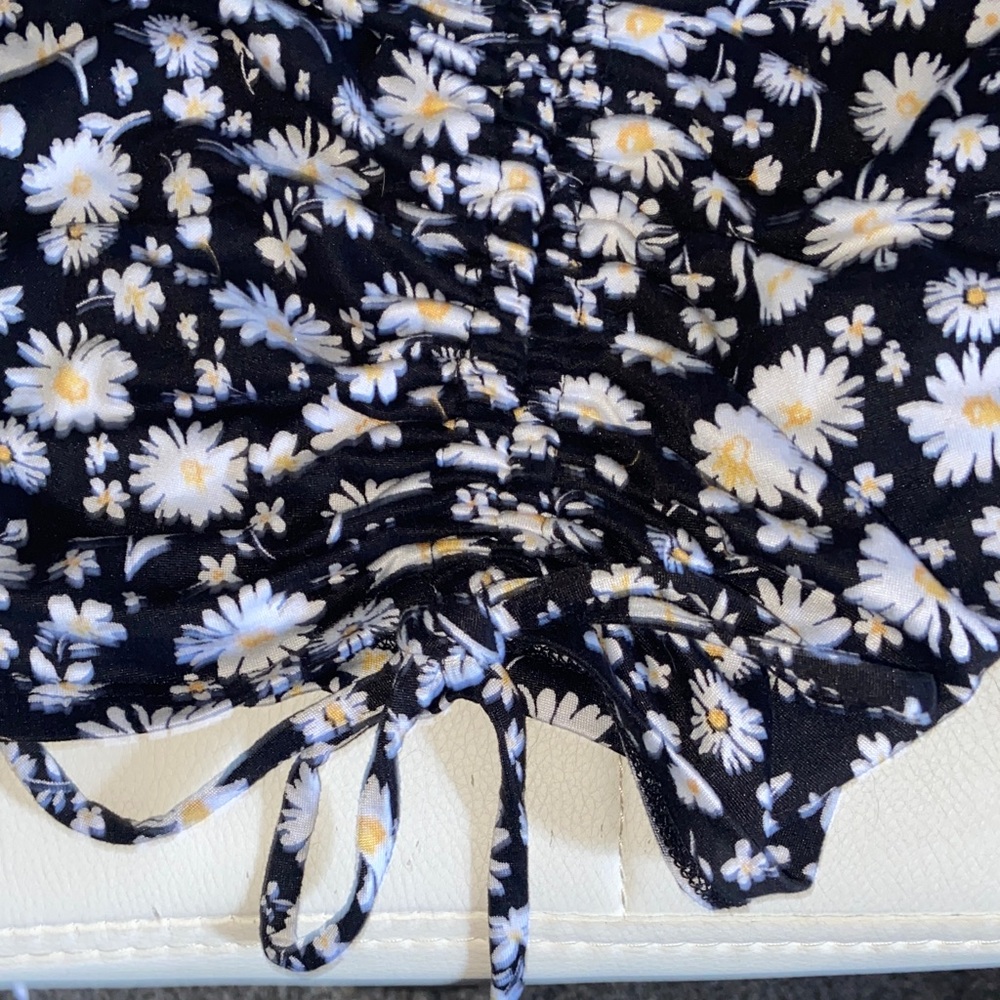 No Boundaries Black and White Floral Blouse - Picture 4 of 4